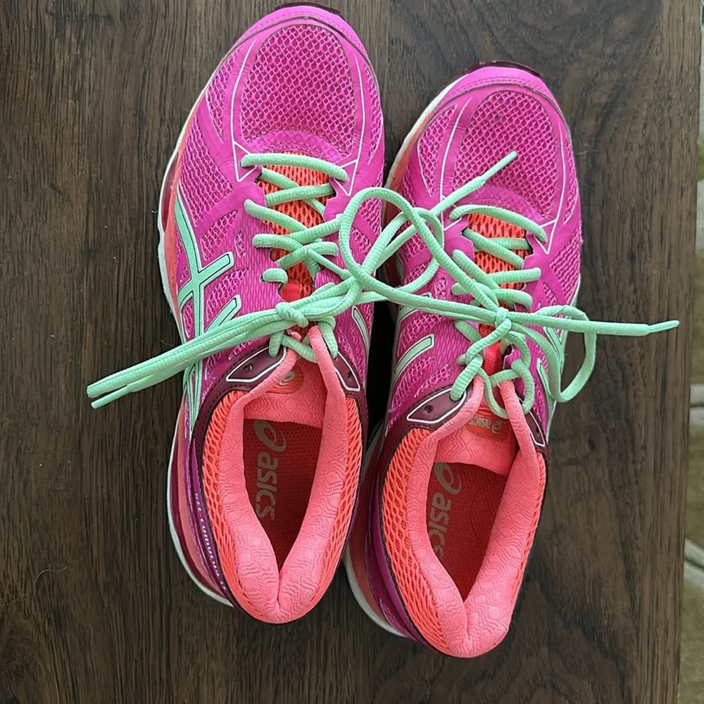 ASICS - Picture 2 of 3